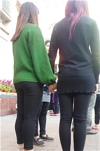 广场紧绷黑裤MM [425M/MP4]