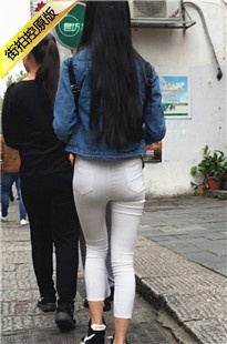 长发飘飘美眉的极品紧身白裤[1.10G/MOV]