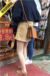 街拍肉丝短裙妹子逛街[208M/MOV]