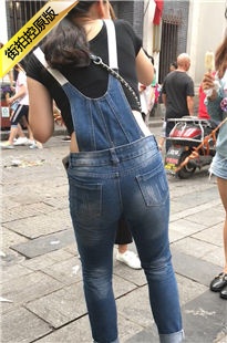背带牛仔裤可爱美眉[332M/MOV]