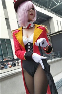 修长的红衣街拍黑丝[583M]