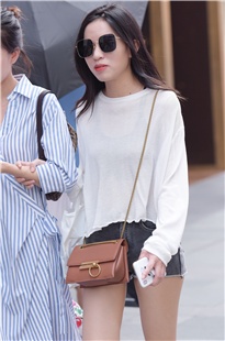 热裤美女3A2235[696M]