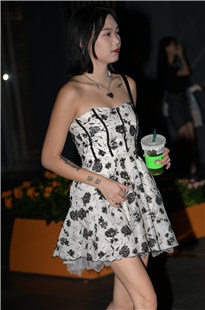 抹胸裙美腿女孩3A4772[3.06G]