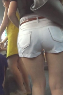 上公车的白热裤MM[102M/MP4]