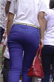 贴身蓝布裤MM身材好[279M/M2TS]