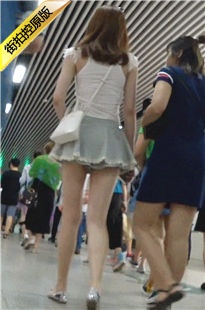 4K-出地铁口的极品迷尔短裙极品美女[739M/MP4]