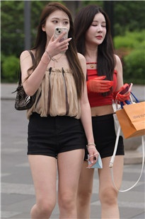 热裤闺蜜，选哪个3A4412[1.32G]