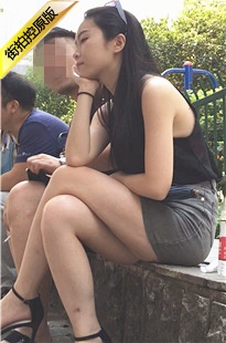 街拍包臀牛仔短裙白腿高跟美眉[237M/MOV]