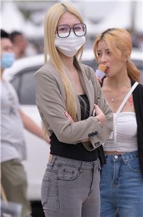 秋意de长腿紧牛小姐姐MJ1882[2.24G]