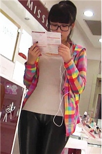 少女皮裤紧绷前三角区饱满可见骆驼趾[255M/AVI]