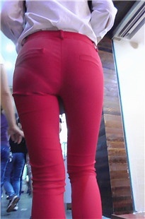 紧身红裤MM，高挑的身材[228M/MTS]