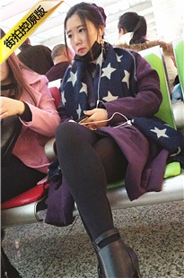 4K-街拍紫色毛大衣围巾黑丝极品美女[1G/MP4]