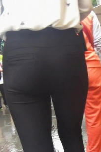 黑色紧身裤美臀真想捏一把太有魅力啦[309M/MP4]