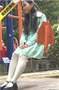 清纯可爱的白丝腿美眉[219M/MOV]