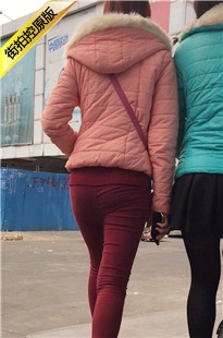 极品紧绷翘臀紧身裤美眉[356M/MOV]