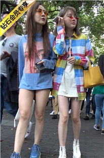 4K-街拍T恤热裤长腿年轻美女DJ145[1.52G]