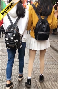 街拍白色超短裙肉丝笔直MT美眉[223M/MOV]