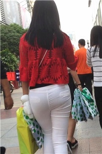 白色薄裤美眉，圆润美臀显内内[374M/MOV]