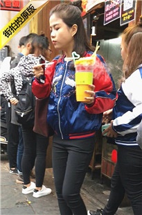 黑色紧身裤性感饱满圆润翘臀妹子[210M/MOV]