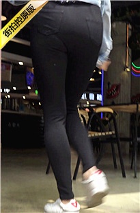 大学城跟拍黑色紧身裤翘臀大学女生[897M/MP4]