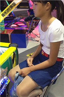 【醉爱作品】游戏厅的肉丝板鞋小妹[129M/MOV]