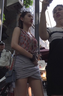 4K-性感紧身包屯裙长腿街拍美女DJ808[1.57G]