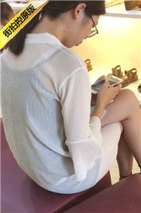 眼镜美眉双腿好美[448M/MOV]