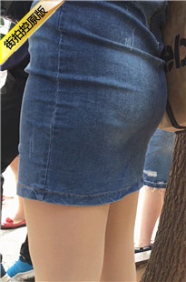 公交车站等车的紧绷牛仔裙肉丝美女[369M/MOV]