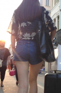 牛仔热裤极品美女，不只是吸引[458M/MOV]