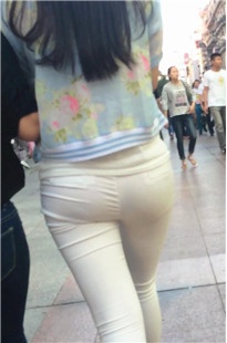 穿拖鞋的紧绑白裤小妹[339M/MOV]