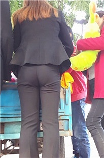 丝滑紧绷职业装妹纸[1.37G/MP4]