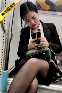 4K-黑丝美腿美眉[887M/MP4]