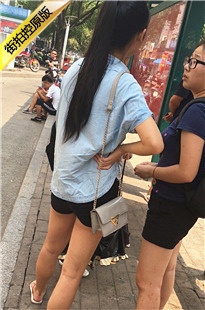 青春活力的大学生紧身热裤美臀[198M/MOV]