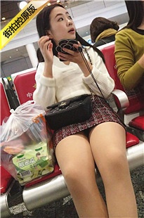 4K-车站白毛衣格子紧身短裙肉丝极品长腿美女[537M/MP4]