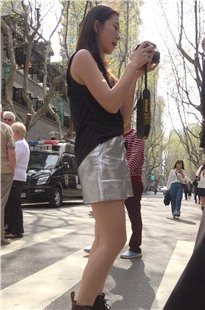 4K-性感皮短裙街拍美女自拍DJ810[1.82G]