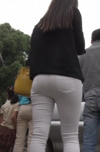 黑衣紧身白裤MM[195M/MP4]