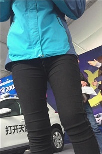 车展现场紧身牛仔裤服务员[500M/MOV]