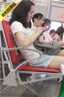 4K-翘腿而坐的美眉把MT完全展路[629M/MP4]