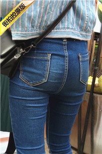 两个极品翘臀紧牛美眉，双飞一定浪[547M/MOV]