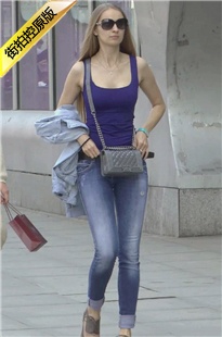 身材苗条的牛仔裤外国妞[189M/MP4]