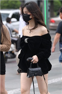 白皙美腿闺蜜3A4928[1.4G]