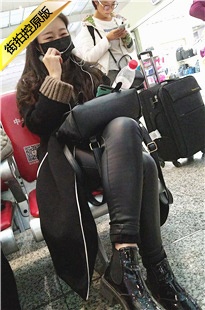 4K-车站拍摄黑色紧身皮裤口罩美女[361M/MP4]