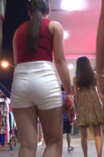 商场跟拍性感美女的白色紧身热裤很诱惑很性感[200M/MTS]