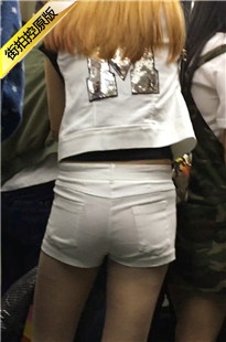 地铁白色热裤饱满圆臀肉丝美眉[306M/MOV]