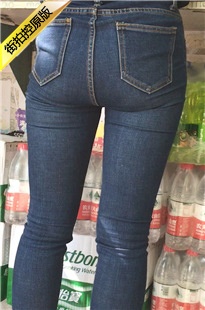 蓝色紧身牛仔裤极品饱满圆润翘臀美眉[165M/MOV]