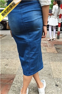 街拍牛仔包臀长裙漂亮美眉[318M/MOV]