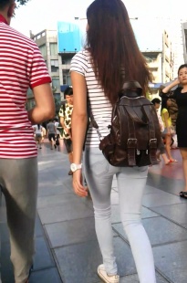 紧身牛仔极品美女[129M/MP4]