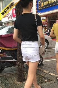 街拍两个白色短裤饱满大臀美眉[179M/MOV]