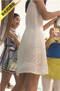 商场白色蕾丝连衣裙美眉饱满丰臀[227M/MOV]