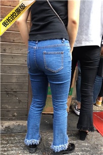 蓝色牛仔裤翘臀美眉[293M/MOV]